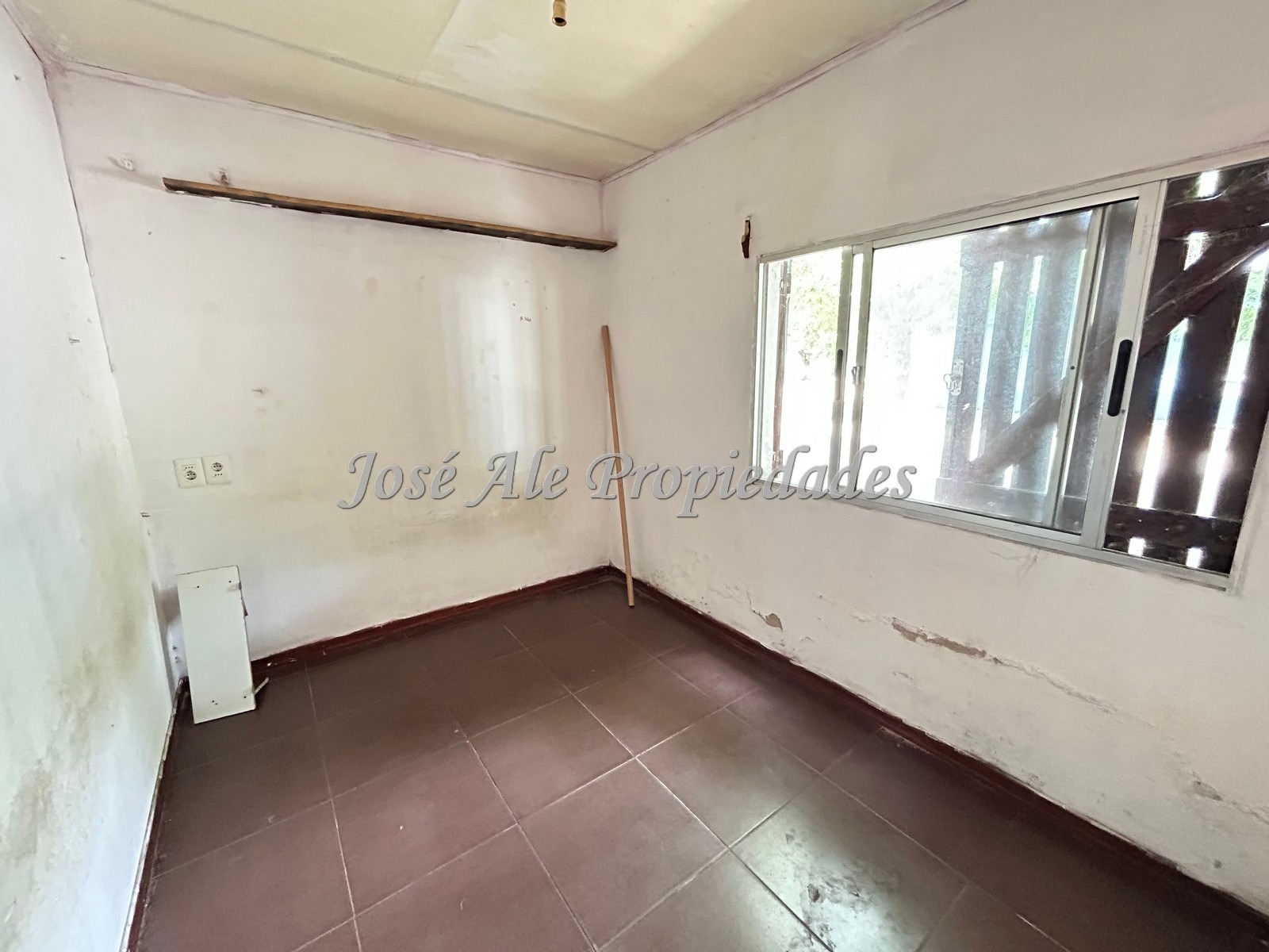 Imagen 7 de OPORTUNIDAD en Juan Lacaze, Colonia! Casa de 3 dormitorios con local independiente generando renta, a 2 cuadras de la playa.