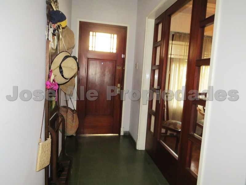 Imagen 5 de Propiedad con importante metraje edificado sobre Avenida Artigas y frente al Río de la Plata.