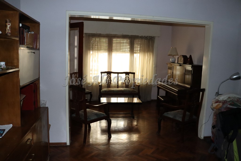 Imagen 6 de Propiedad con importante metraje edificado sobre Avenida Artigas y frente al Río de la Plata.