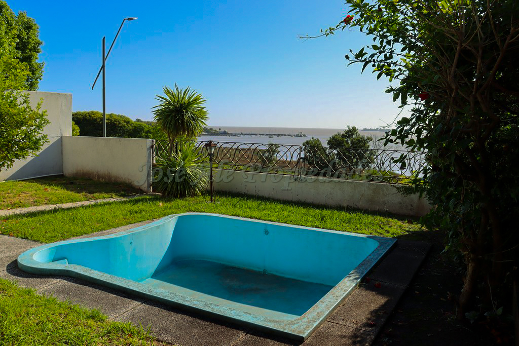 Imagen 8 de Propiedad con importante metraje edificado sobre Avenida Artigas y frente al Río de la Plata.