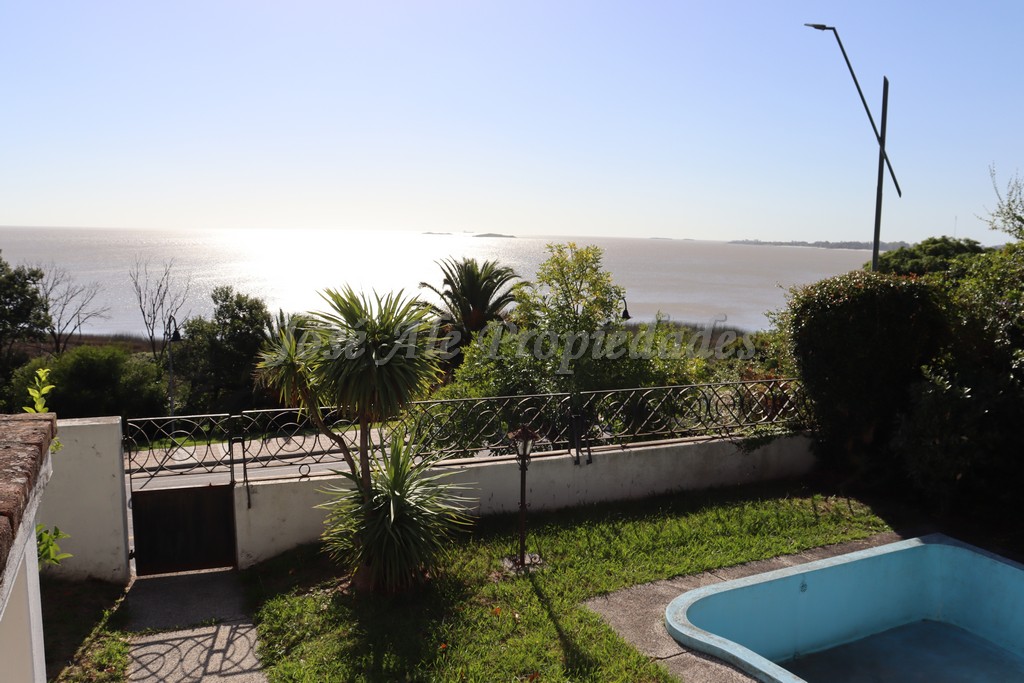 Imagen 9 de Propiedad con importante metraje edificado sobre Avenida Artigas y frente al Río de la Plata.