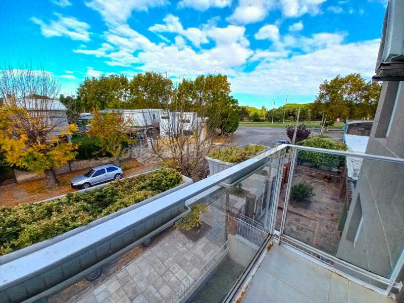 Departamento a corta distancia de Shopping y zona comercial de 2 Avenidas.