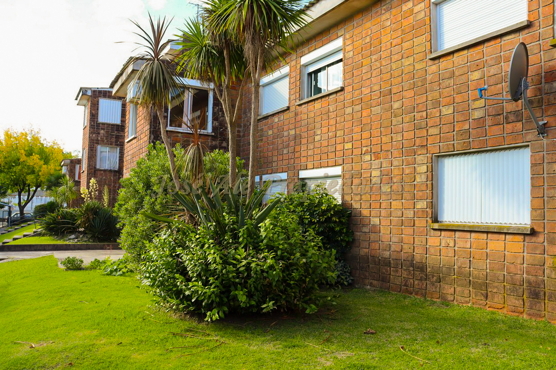 Imagen 2 de Hermosa vivienda ubicada en complejo sobre calle Eugenio Arauz.