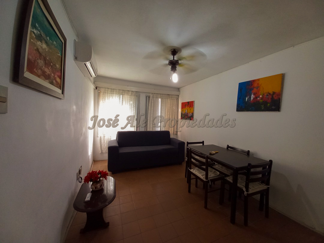 Imagen 3 de Hermosa vivienda ubicada en complejo sobre calle Eugenio Arauz.