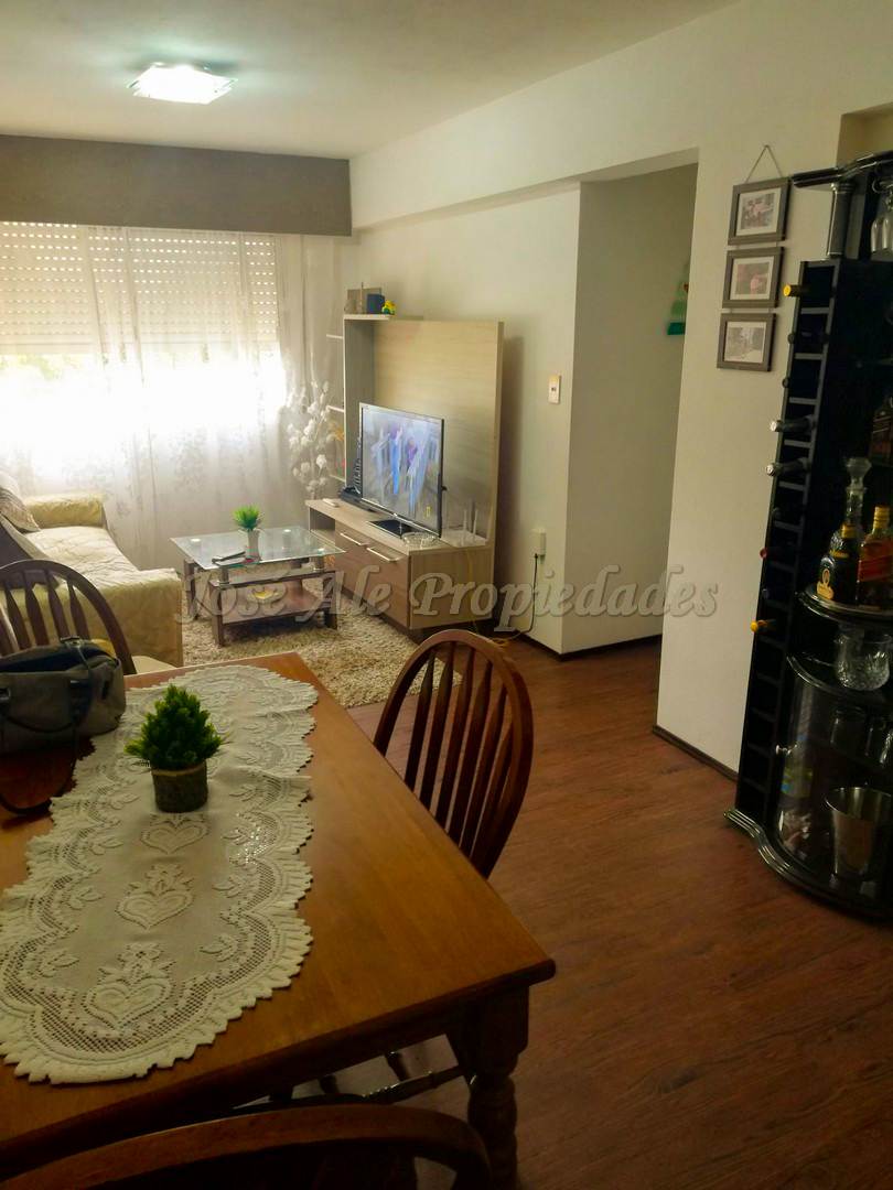 Imagen 1 de Muy lindo departamento ubicado a pasos del centro y todos los servicios a metros de Gral flores.