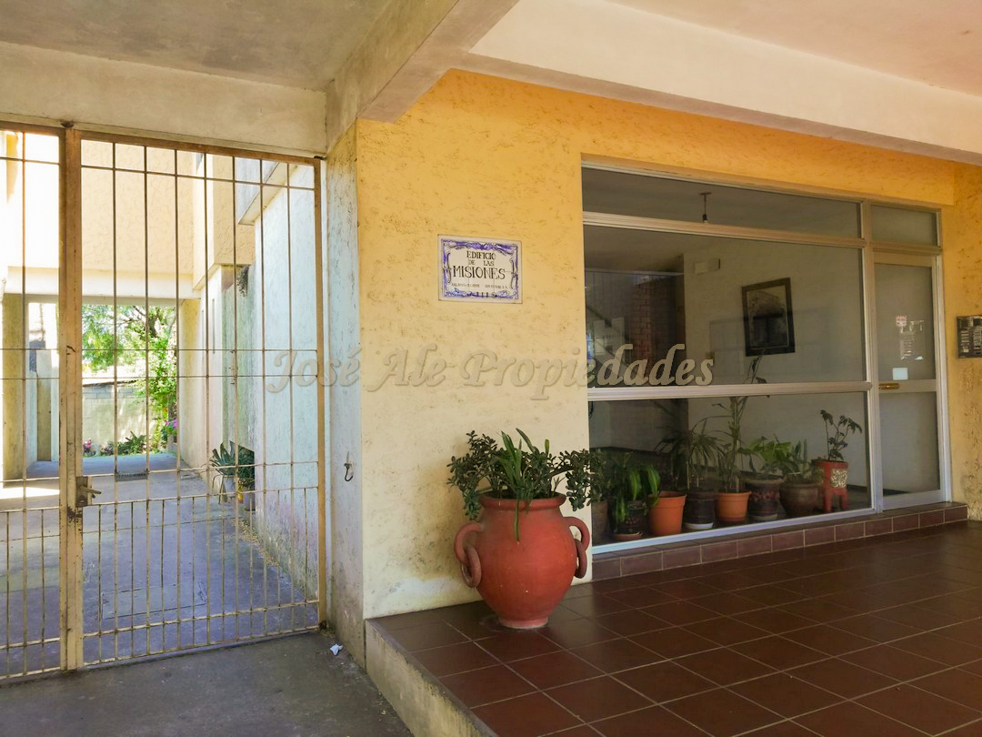 Imagen 2 de Muy lindo departamento ubicado a pasos del centro y todos los servicios a metros de Gral flores.