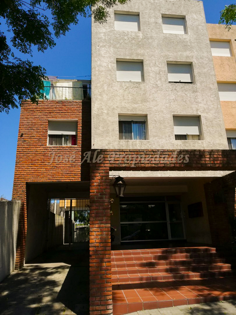 Imagen 9 de Muy lindo departamento ubicado a pasos del centro y todos los servicios a metros de Gral flores.