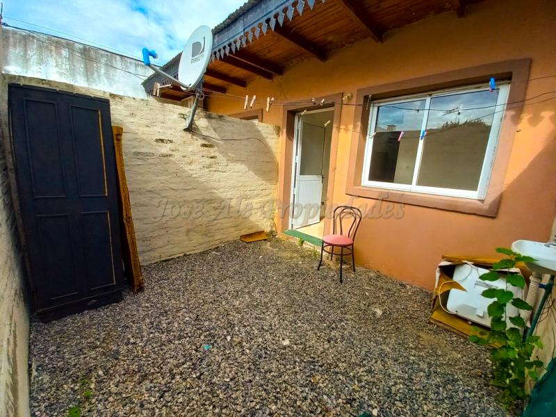 Departamento en zona Plaza de Toros, a corta distancia de Rambla de Colonia.