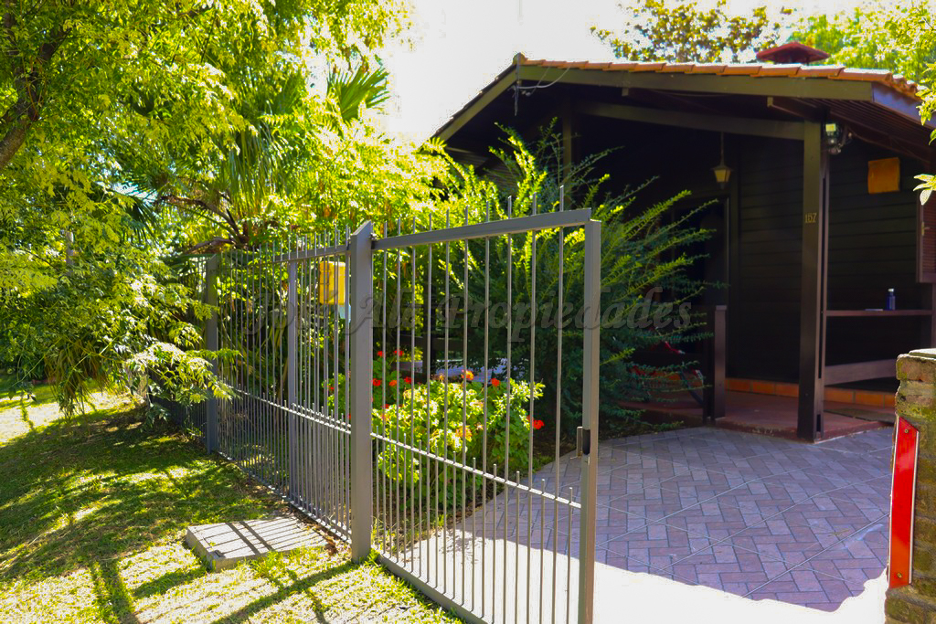 Imagen 1 de Cómoda y confortable cabaña a tan solo 100 mts de la rambla costanera y playas de colonia.