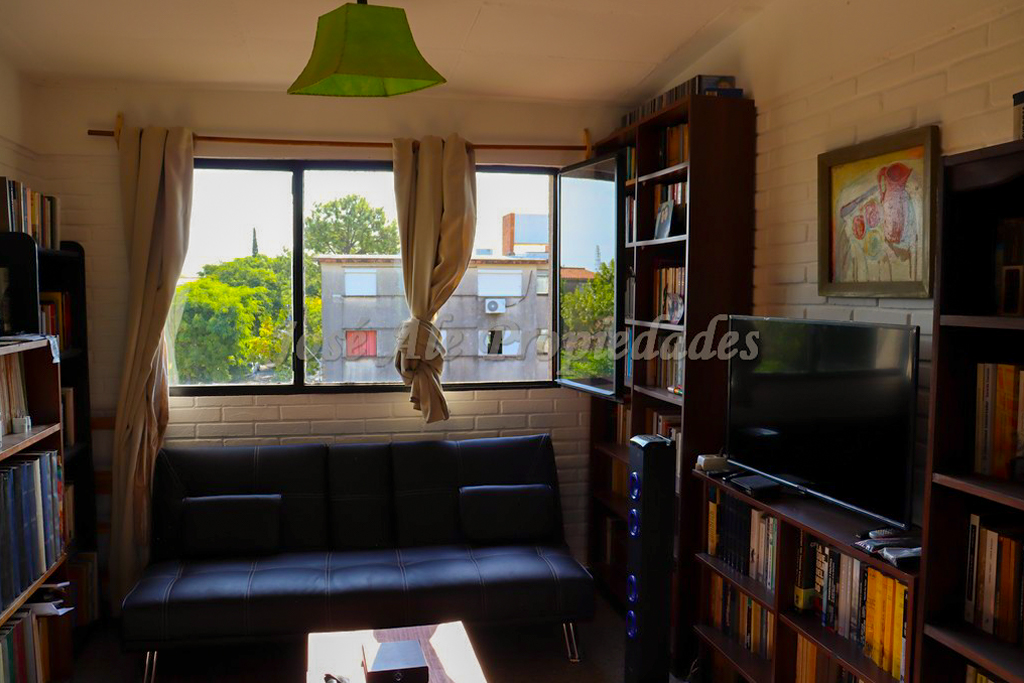 Imagen 1 de Vivienda en Complejo INVE, a metros de Colonia Shopping y zona comercial Tres Avenidas, a pasos de todos los servicios.