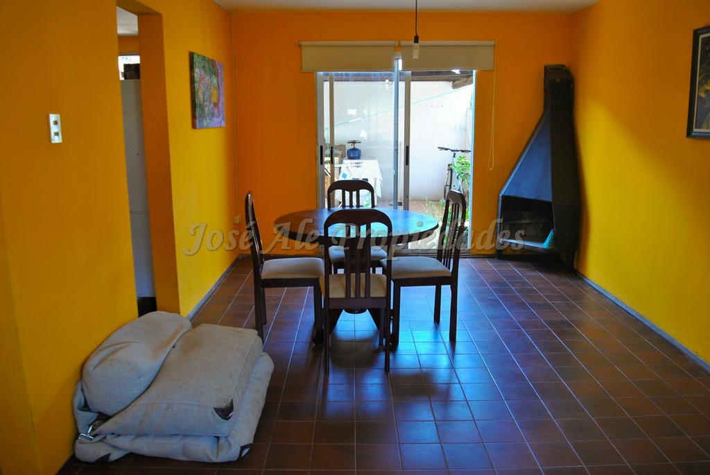 Imagen 3 de Muy linda y cuidada vivienda en zona céntrica.