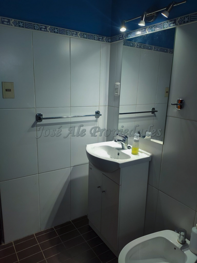 Imagen 8 de Muy linda y cuidada vivienda en zona céntrica.