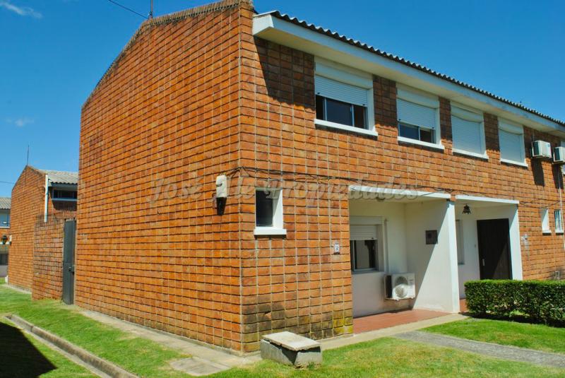 Muy linda y cuidada vivienda en zona céntrica.