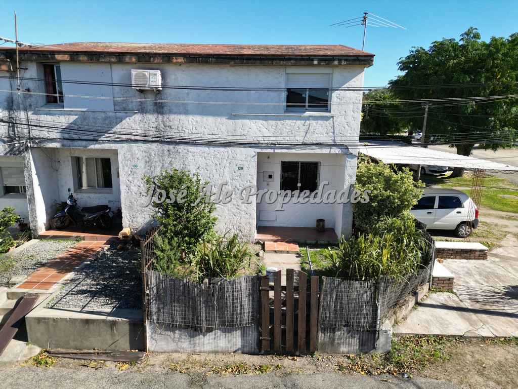 Imagen 1 de Vivienda con departamento ubicada en Complejo habitacional L22.