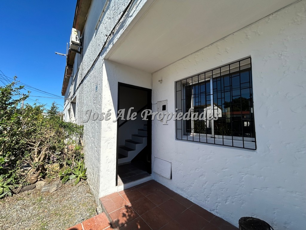 Imagen 2 de Vivienda con departamento ubicada en Complejo habitacional L22.