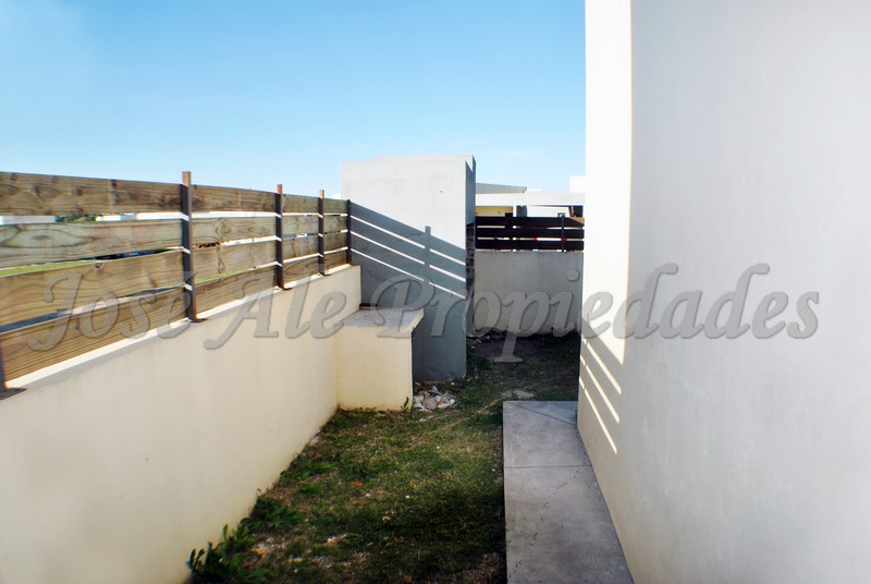 Imagen 3 de Impecable vivienda ubicada en Lomas de San Benito. Linda zona tranquila y a pasos de todos los servicios.