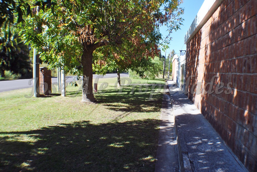 Imagen 2 de Hermosa vivienda En esquina ubicada en hermoso complejo balneario.