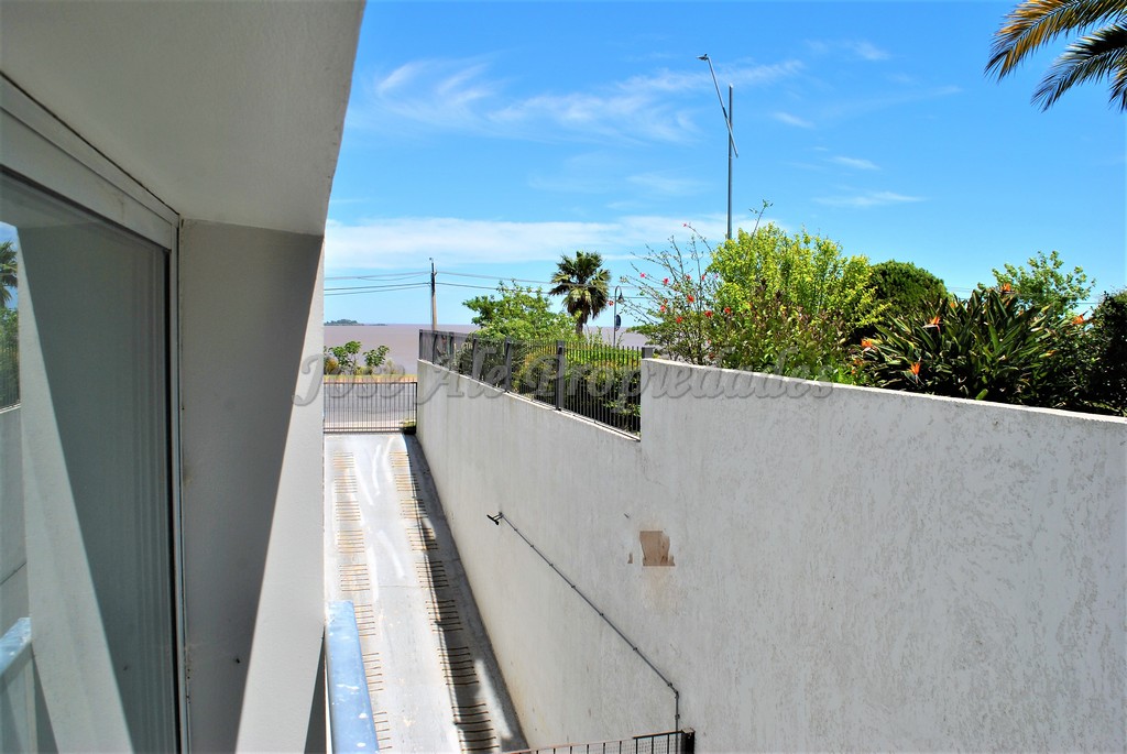Imagen 2 de Espectacular monoambiente en edificio residencial frente al Rio de la Plata.