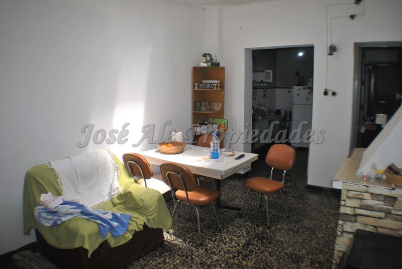 Imagen 5 de Hermosa casa ubicada en pleno casco histórico y a 50m del parte de Afe y muralla de la ciudad vieja, a paso de todos los servicios.