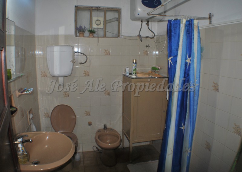 Imagen 7 de Hermosa casa ubicada en pleno casco histórico y a 50m del parte de Afe y muralla de la ciudad vieja, a paso de todos los servicios.