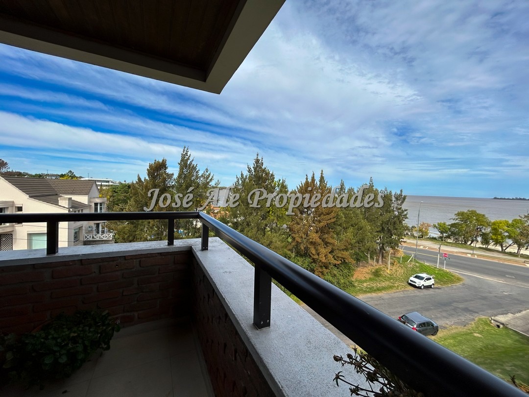 Imagen 10 de Magnifico departamento ubicado en Rambla Costanera.