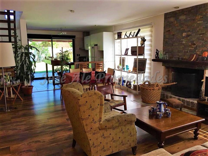 Imagen 3 de Hermosa casa ubicada a 300m de la Rambla Costanera, a paso d todos los servicios.