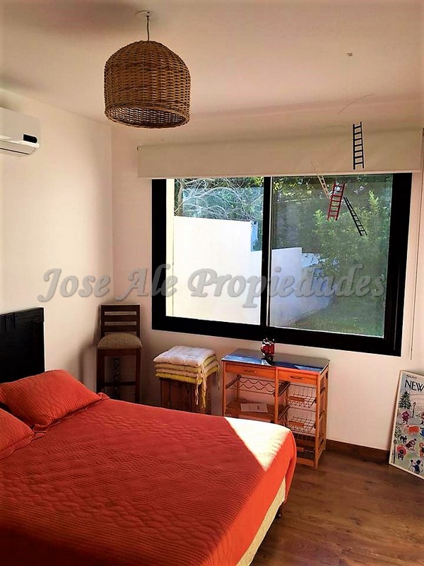 Imagen 6 de Hermosa casa ubicada a 300m de la Rambla Costanera, a paso d todos los servicios.