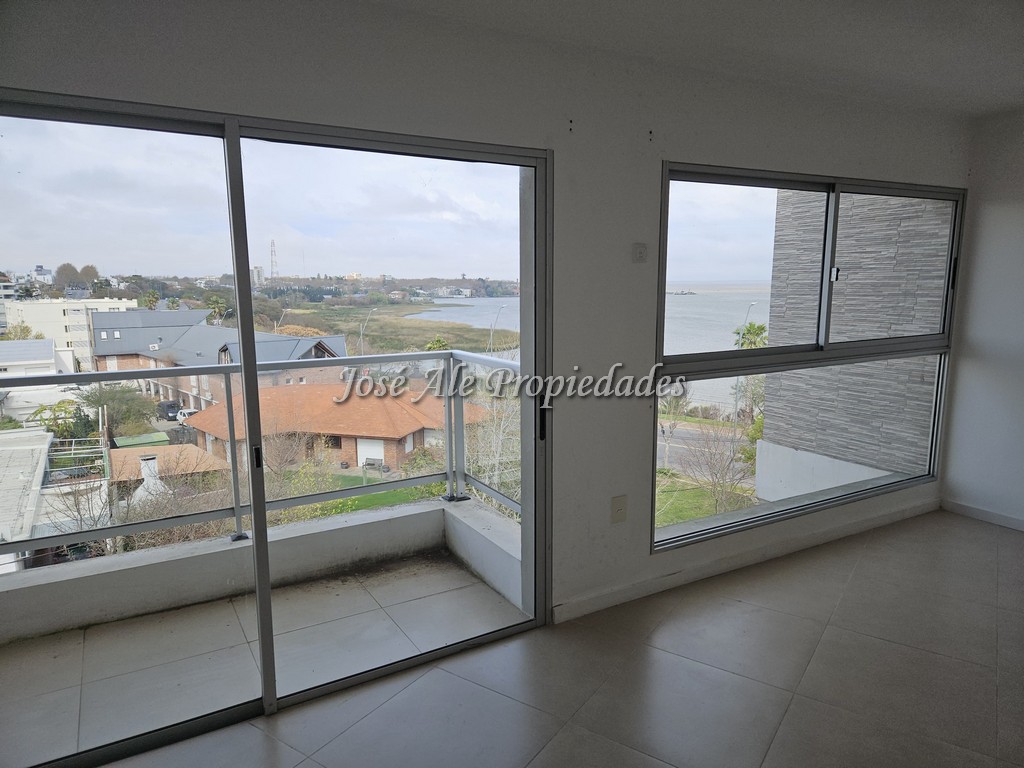 Imagen 4 de Departamento en primera línea de un dormitorio frente a la mejor parte de la Rambla de Colonia del Sacramento.