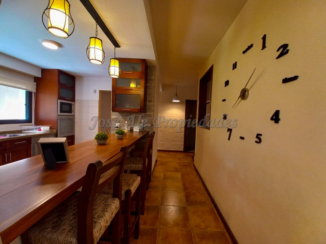 Imagen 7 de Hermosa propiedad ubicada en Barrio residencial, a corta distancia Rambla Costanera, a paso d todos los servicios.