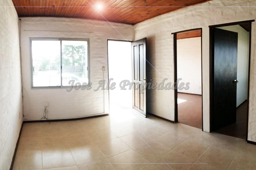 Imagen 3 de Casa de dos Dormitorios ubicada zona Real de San Carlos.