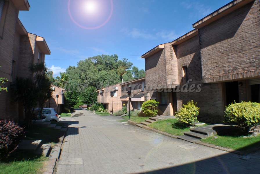 Imagen 1 de Impecable vivienda ubicada en zona balnearia y tranquila, a solo metros de Rambla y Playas de Colonia del Sacramento.