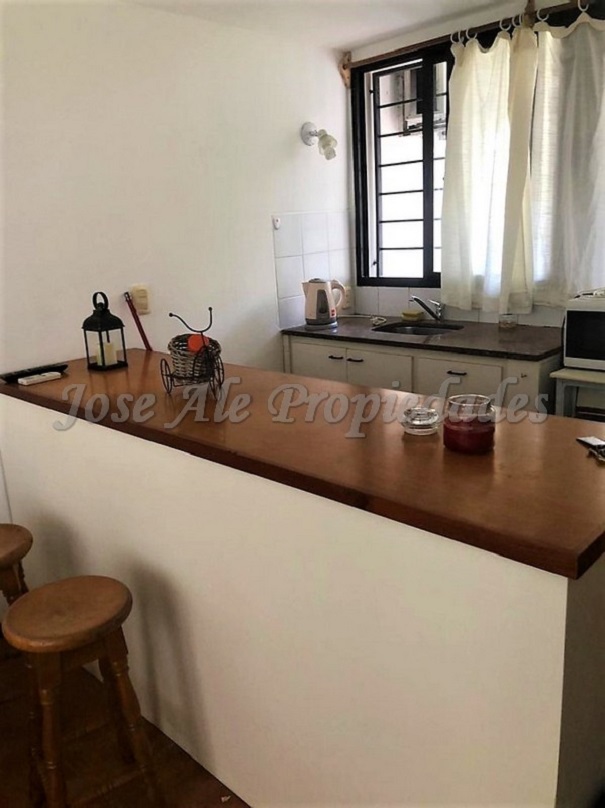 Imagen 1 de Apto completamente equipado a pasos de Av Principal Gral Flores y a metros de todos los servicios.