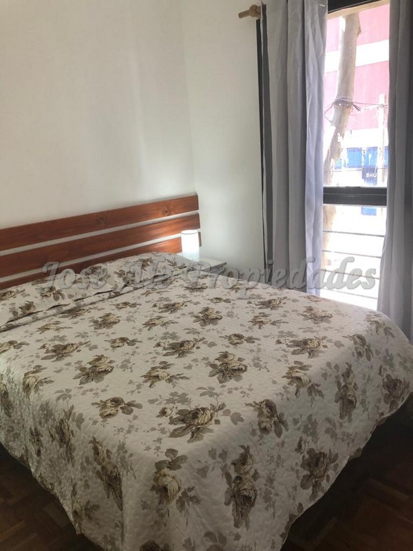 Imagen 5 de Apto completamente equipado a pasos de Av Principal Gral Flores y a metros de todos los servicios.