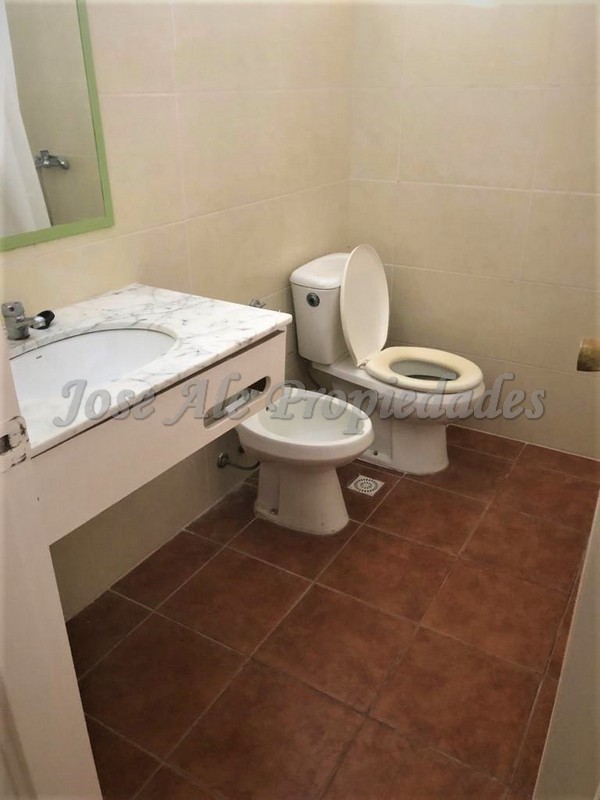 Imagen 7 de Apto completamente equipado a pasos de Av Principal Gral Flores y a metros de todos los servicios.