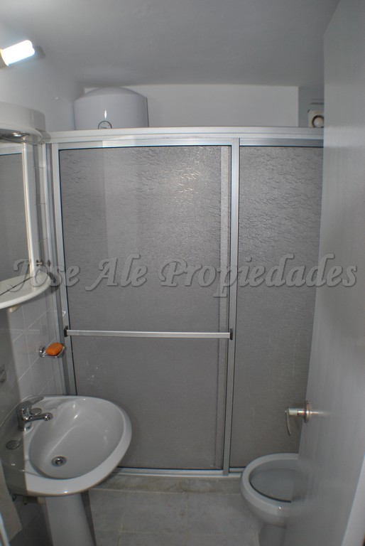 Imagen 7 de Apto a pasos de la rambla de colonia y próximo a todos los servicios.