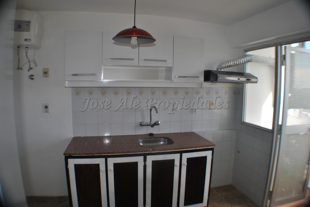 Imagen 8 de Apto a pasos de la rambla de colonia y próximo a todos los servicios.