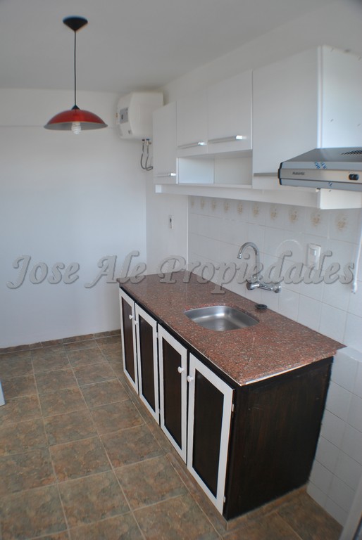 Imagen 9 de Apto a pasos de la rambla de colonia y próximo a todos los servicios.