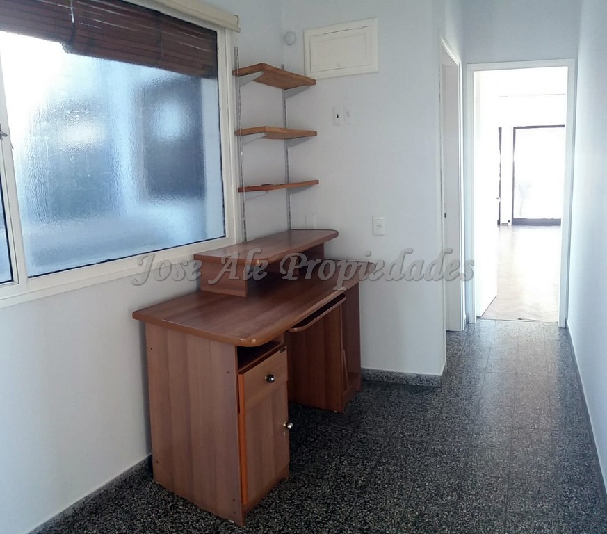 Imagen 10 de Magnifico departamento con vista al Río de la Plata, posee ambientes de grandes dimensiones, en pleno centro de Colonia del Sacramento y a solo metros de todos los servicios.