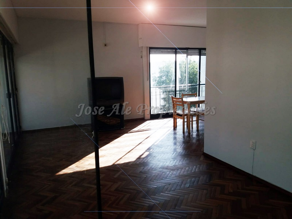 Imagen 4 de Magnifico departamento con vista al Río de la Plata, posee ambientes de grandes dimensiones, en pleno centro de Colonia del Sacramento y a solo metros de todos los servicios.