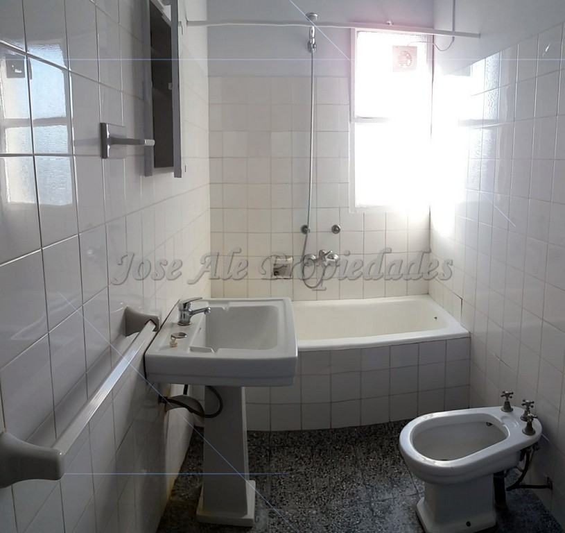 Imagen 9 de Magnifico departamento con vista al Río de la Plata, posee ambientes de grandes dimensiones, en pleno centro de Colonia del Sacramento y a solo metros de todos los servicios.