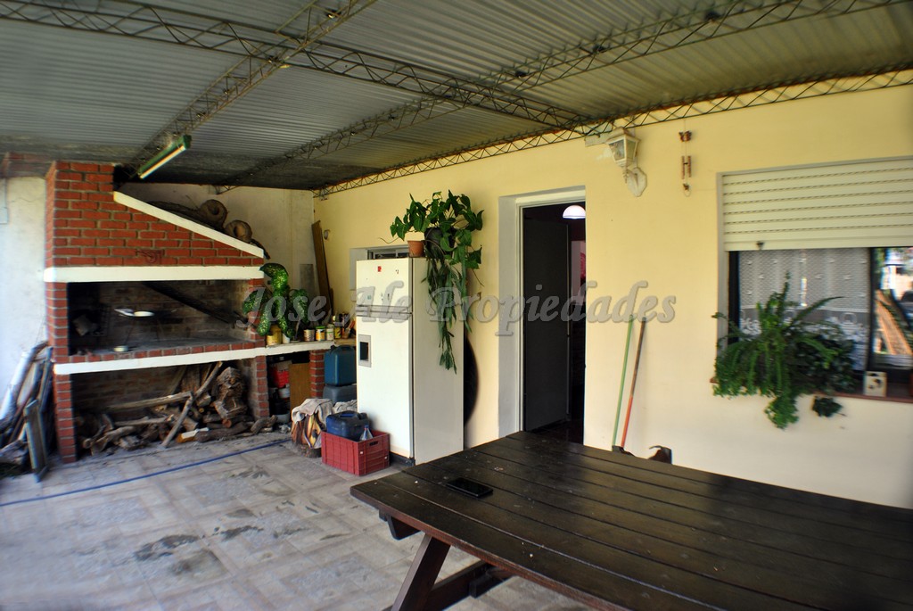 Imagen 10 de Impecable y hermosa propiedad a pasos de Avenida Luis Alberto de Herrera, próxima a todos los servicios, zona El Rutero.