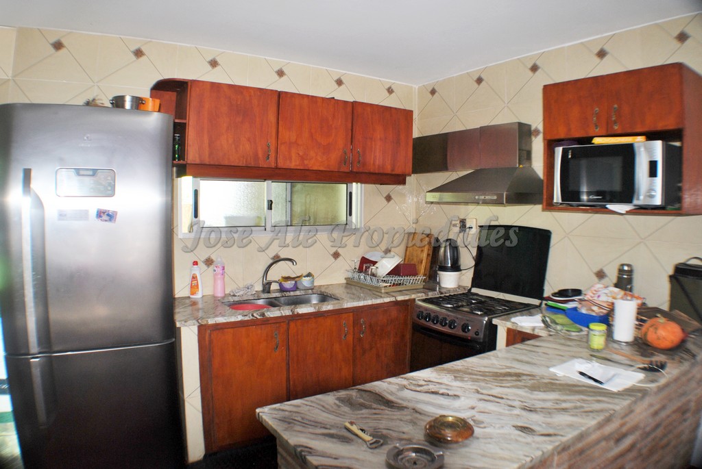 Imagen 6 de Impecable y hermosa propiedad a pasos de Avenida Luis Alberto de Herrera, próxima a todos los servicios, zona El Rutero.