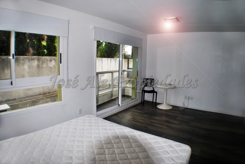 Imagen 4 de EN ALQUILER Lindo departamento (Mono-Ambiente), a solo metros de Rambla Costanera, hermosa zona residencial.