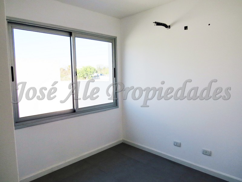 Imagen 7 de Impecable y luminoso departamento en Planta Baja a corta distancia de Rambla, zona balnearia, a paso de todos los servicios.