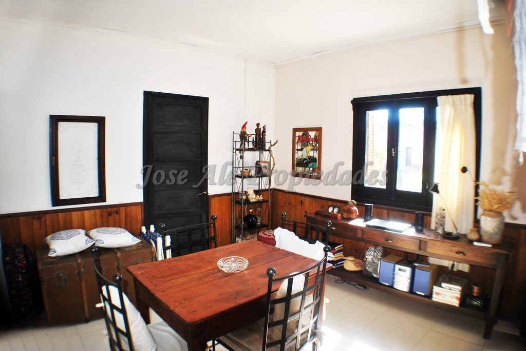 Imagen 6 de Coqueta propiedad a pasos de Avenida Luis Alberto de Herrera, próxima a todos los servicios, zona El Rutero.