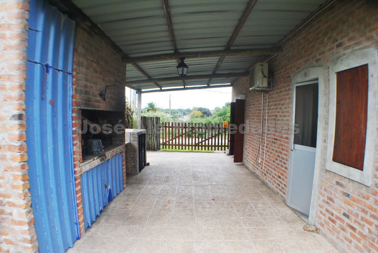 Imagen 3 de Hermosa propiedad en esquina semi amoblada, ubicada en esquina, zona Real de San Carlos, próxima a plaza de toros.