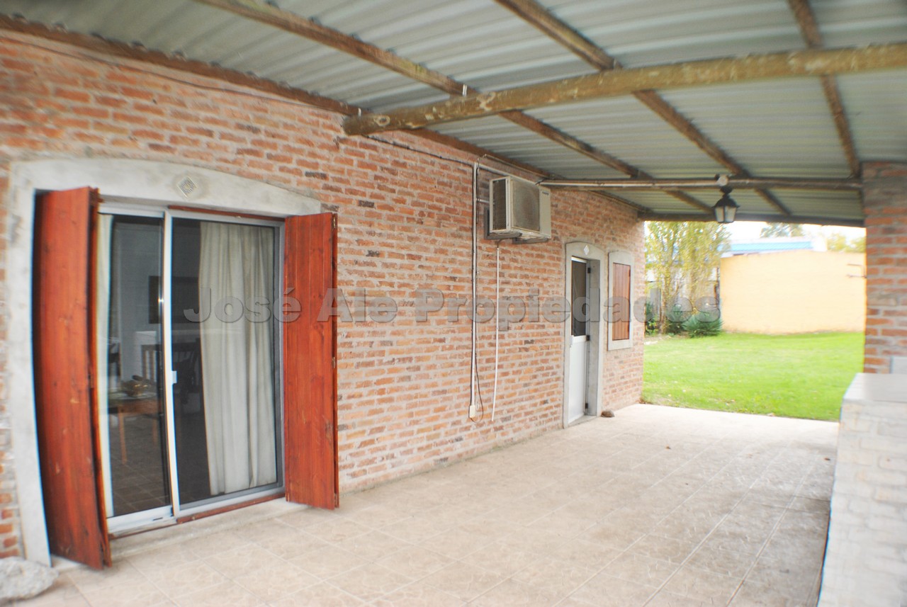 Imagen 4 de Hermosa propiedad en esquina semi amoblada, ubicada en esquina, zona Real de San Carlos, próxima a plaza de toros.