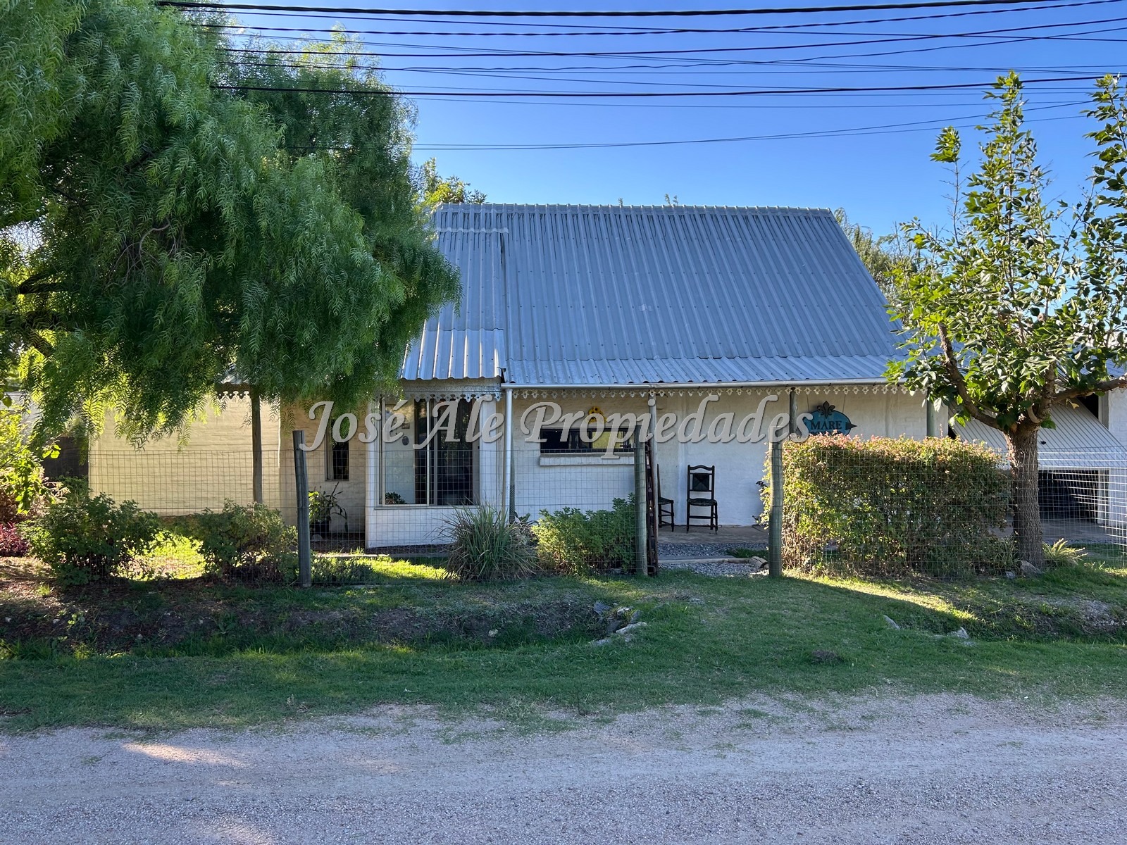 Imagen 2 de Casa de 3 dormitorios con apto o galpon independiente ubicada en el Real de San Carlos, Colonia.