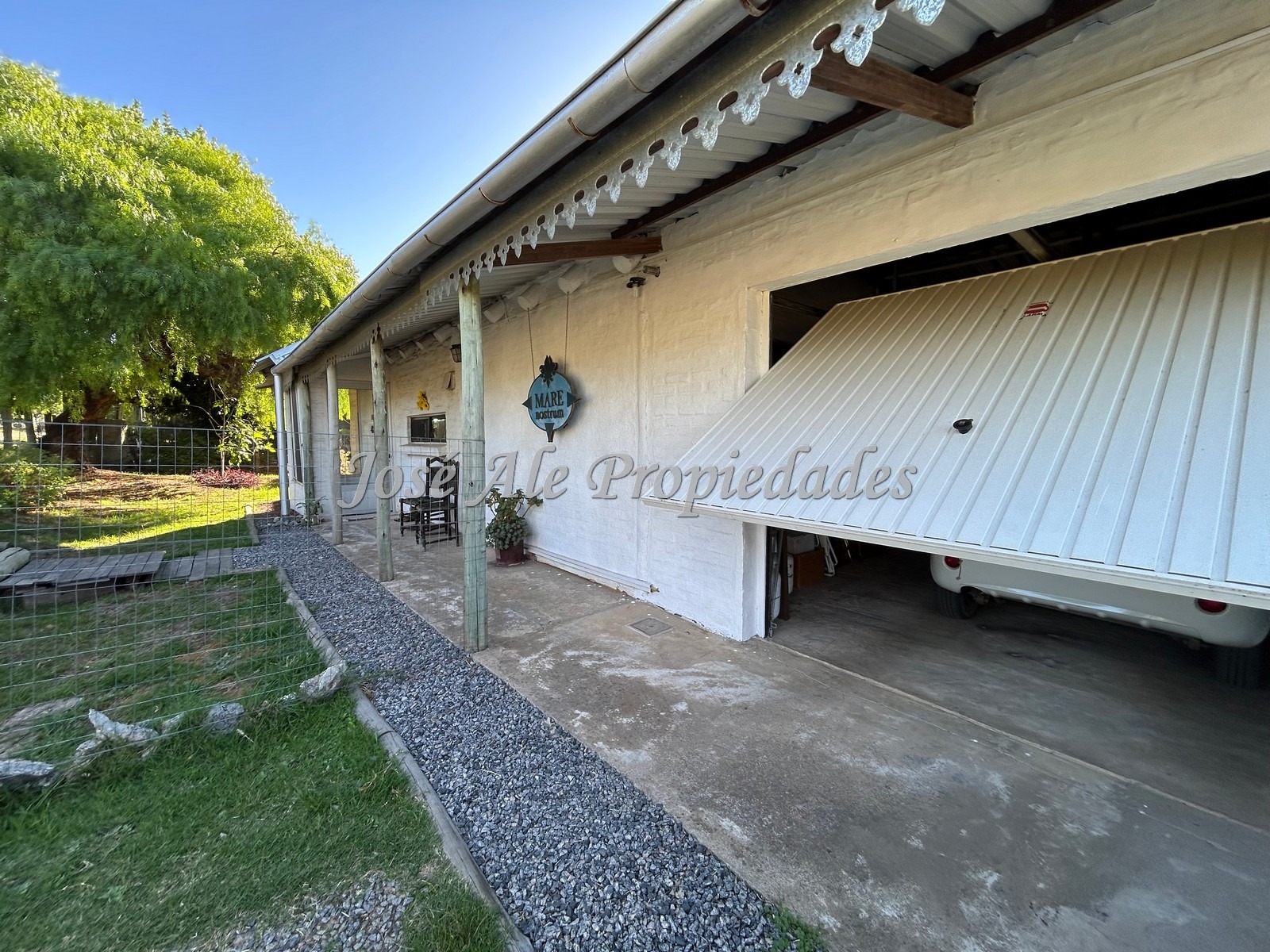 Imagen 3 de Casa de 3 dormitorios con apto o galpon independiente ubicada en el Real de San Carlos, Colonia.