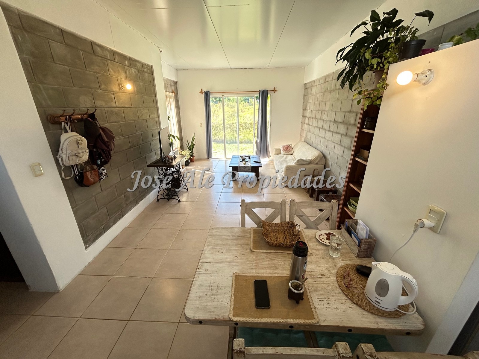 Imagen 1 de Propiedad de 2 dormitorios en Real de San Carlos, a pasos de todos los servicios y de transporte público, Zona de UDE.